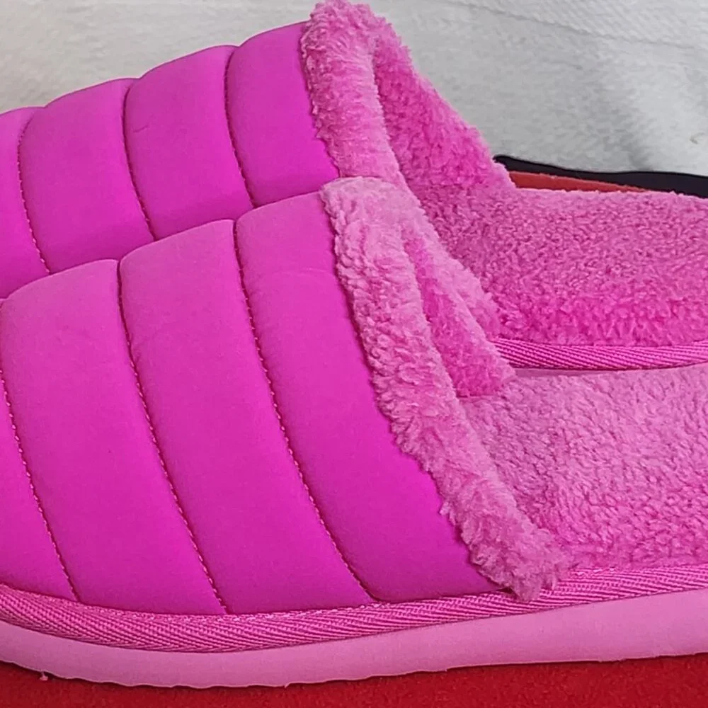 Wondershop at Target Kids Pink Faux Fur Lined Cushion Charlie Slipper Size M 2-3